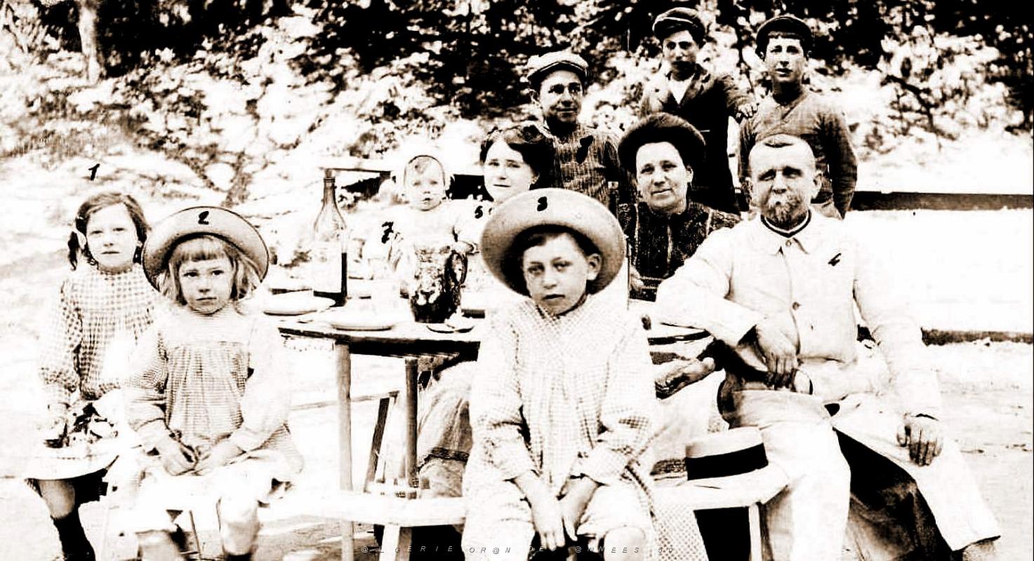 1450- Saint-Cloud - Une Famille2 vers 1900.jpg